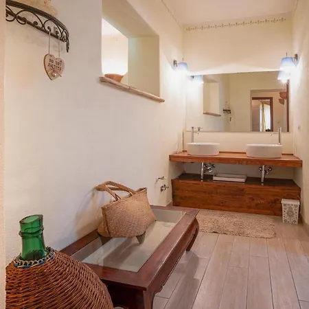 Appartement Flora House 3 *