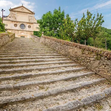 Flora House 3 * Macerino
