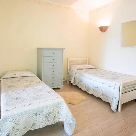 Flora House 3 Appartement *